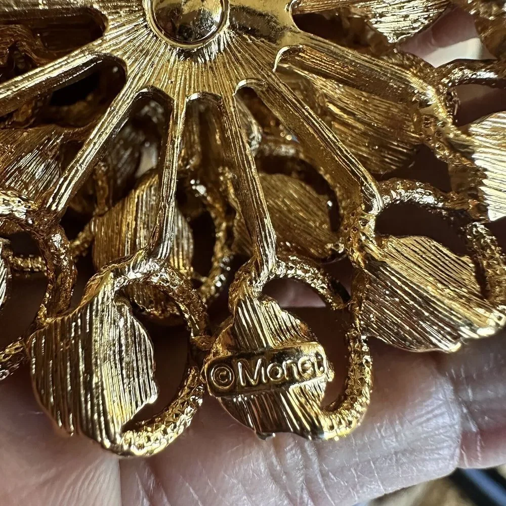 Monet Cluster Brooch 2.25 Inch Moghul Jewels Of India Gripoix Glass Gold‎ Plated